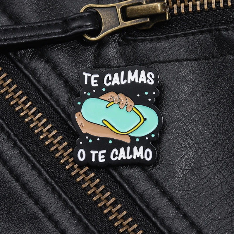 "Te Calmas O Te Calmas" Enamel Pin – Funny Spanish Mom Humor Brooch Lapel Badge Jewelry Gift for Women