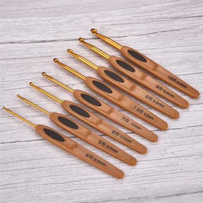 8Pcs Mix Size Plastic Handle Crochet Hooks - 2.5mm-6mm Knitting Needles for Yarn Craft, Knit Weave Tools, Xmas Gift