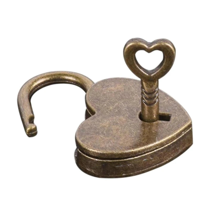 Personalized Love Heart Lock – Couples Anniversary & Valentine’s Day Gift, Memorial Bridge Padlock for Men & Women