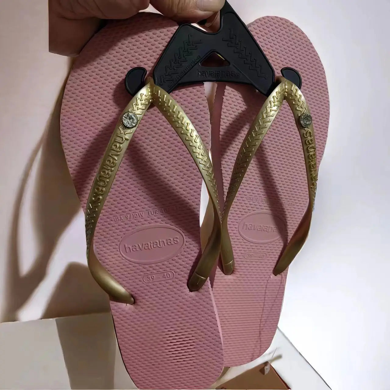 Summer 2025 Women’s Flip Flops – Fashionable Outdoor Beach Slippers for Travel