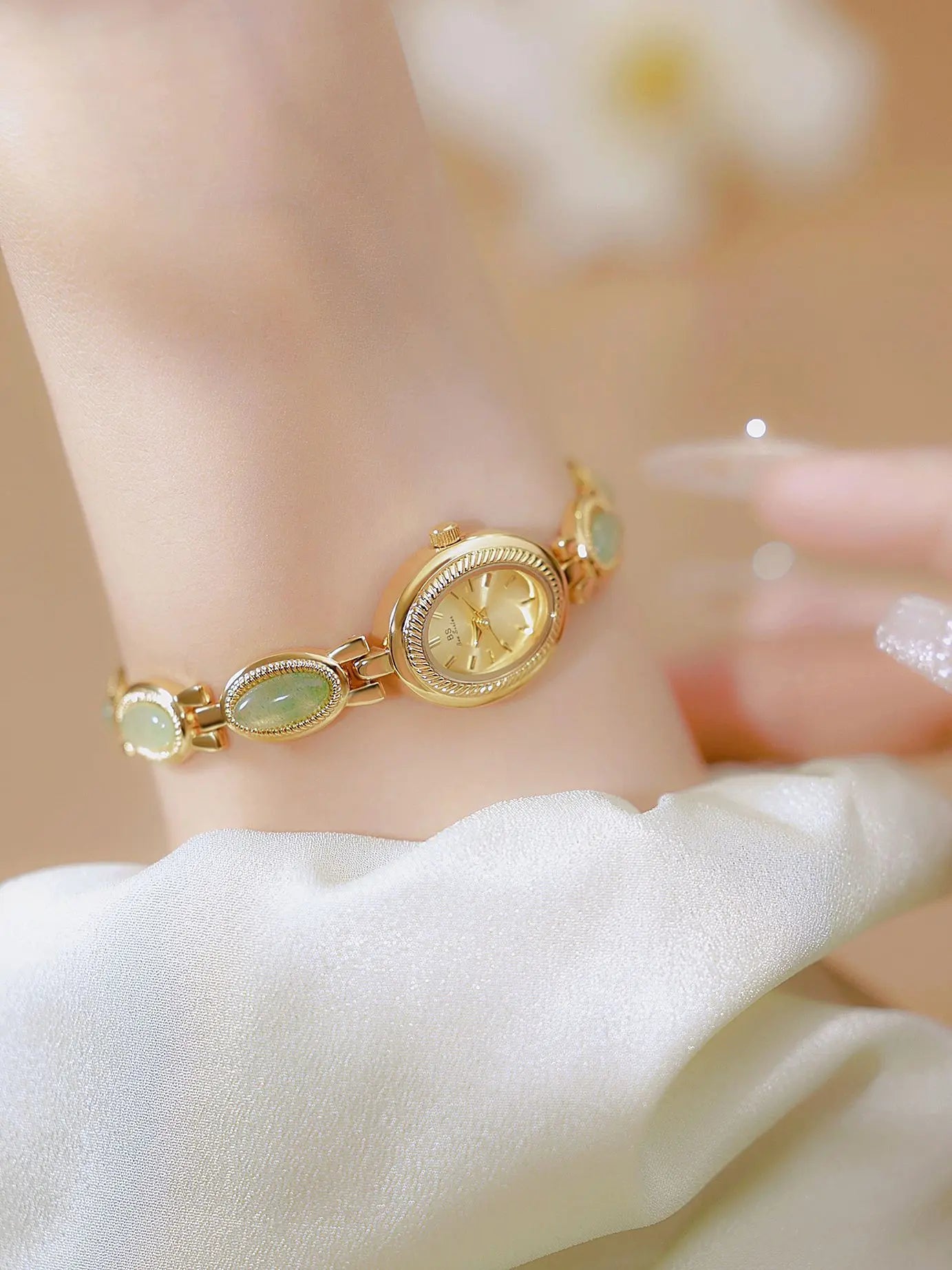 UTHAI Women's Luxury Watch – Retro Bracelet with Dongling Stone & Hotan Jade, Waterproof, Gift Chain Watch