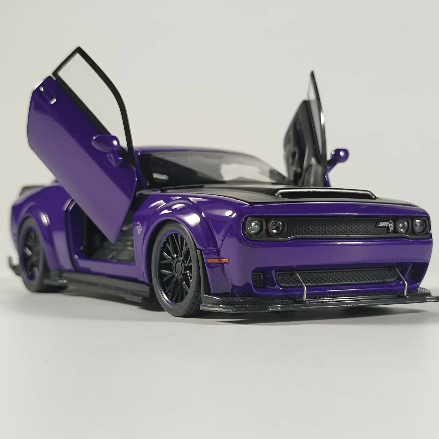 1:32 Dodge Challenger SRT Hellcat Redeye Diecast Model – V8 Alloy Metal American Muscle Sports Car Collectible