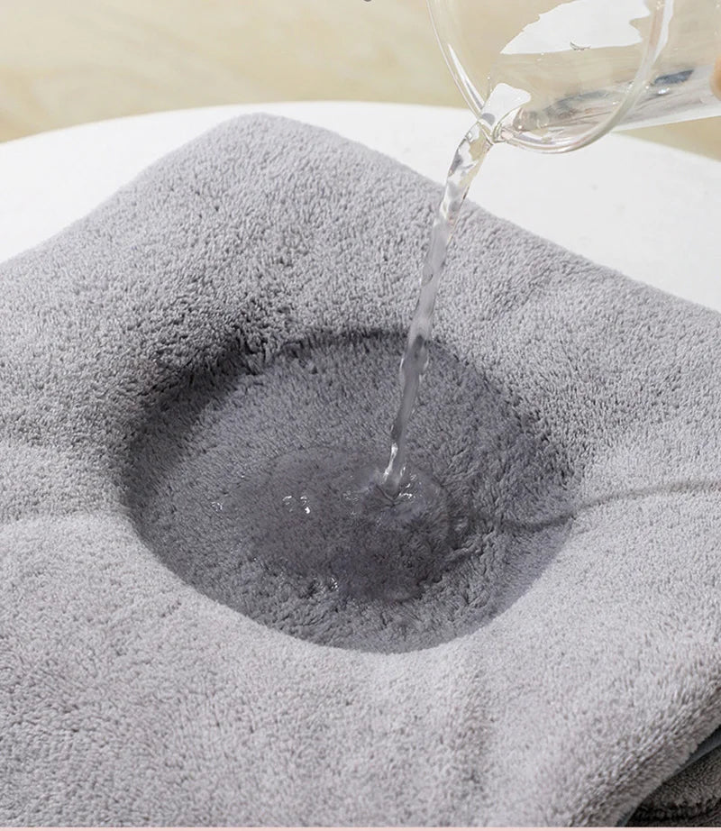 0-3 Years Unisex Baby Bathrobe – Flannel Hooded Cape, Cartoon Design, Newborn Shower Gift, Swaddling Bath Towel for Boys & Girls