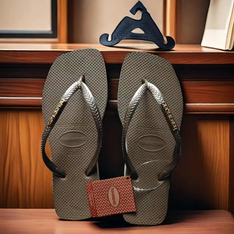 Summer 2025 Women’s Flip Flops – Fashionable Outdoor Beach Slippers for Travel