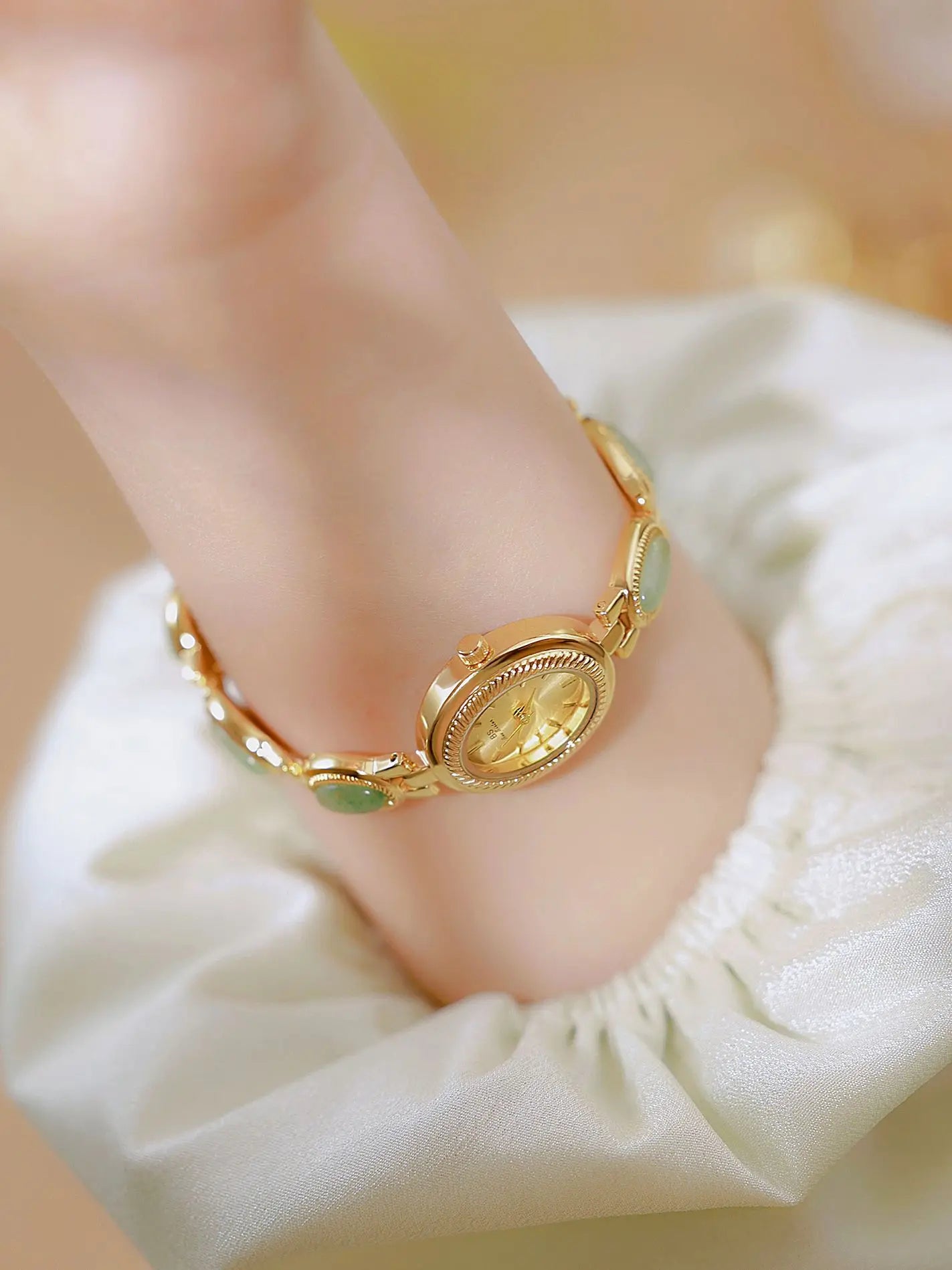 UTHAI Women's Luxury Watch – Retro Bracelet with Dongling Stone & Hotan Jade, Waterproof, Gift Chain Watch