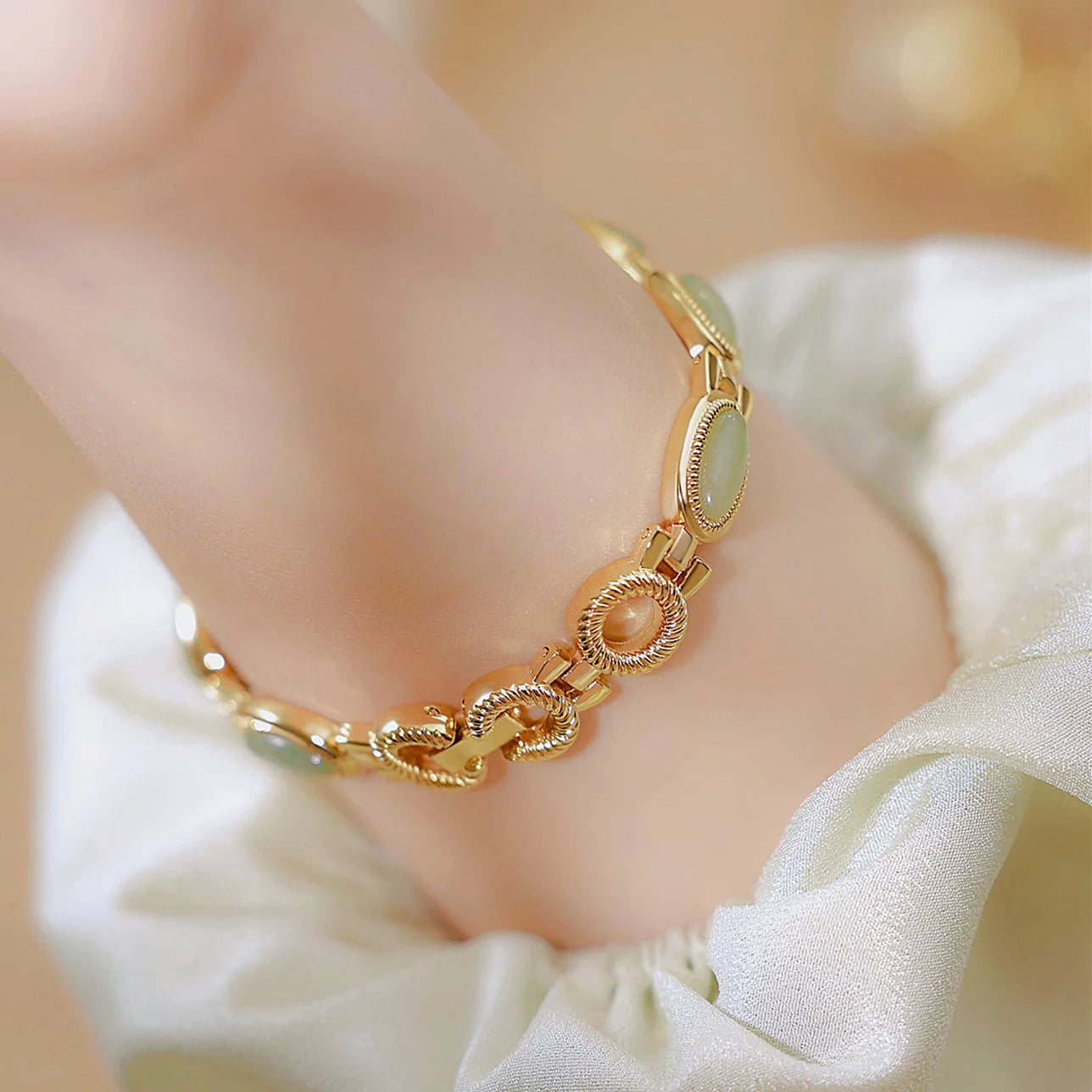 UTHAI Women's Luxury Watch – Retro Bracelet with Dongling Stone & Hotan Jade, Waterproof, Gift Chain Watch