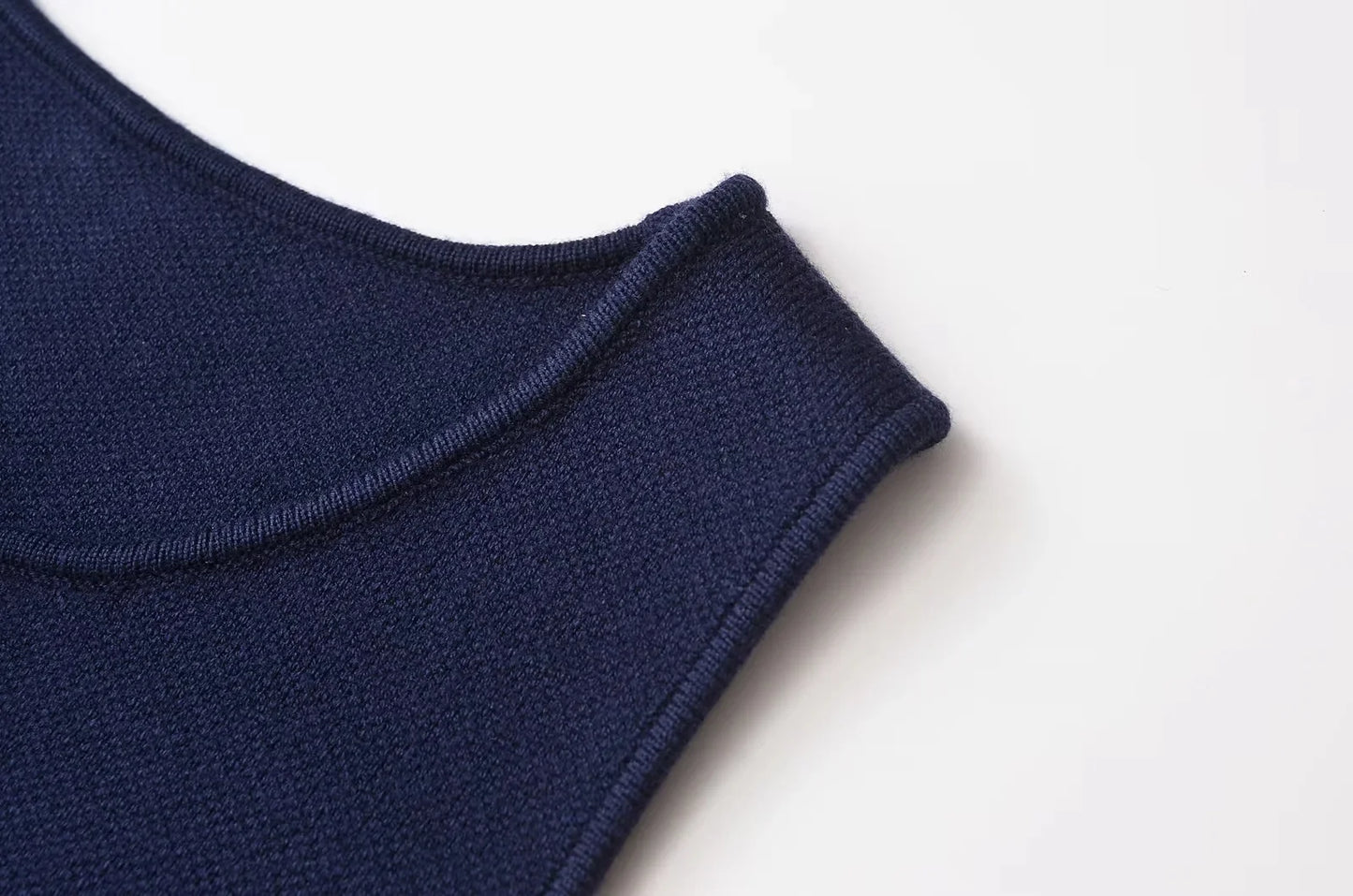 Fall 2025 Knit Vest for Women – Sleeveless Cropped Asymmetrical Slim Sweater Top – White Basic Slim Shirt