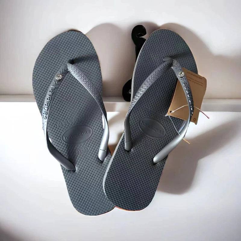 Summer 2025 Women’s Flip Flops – Fashionable Outdoor Beach Slippers for Travel