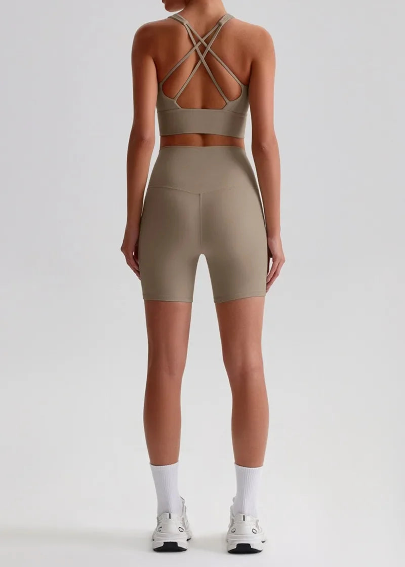 Women's Seamless Yoga Set — Quick-Dry Backless Bra & Booty-Lifting Shorts for Running, Gym & Fitness Workouts