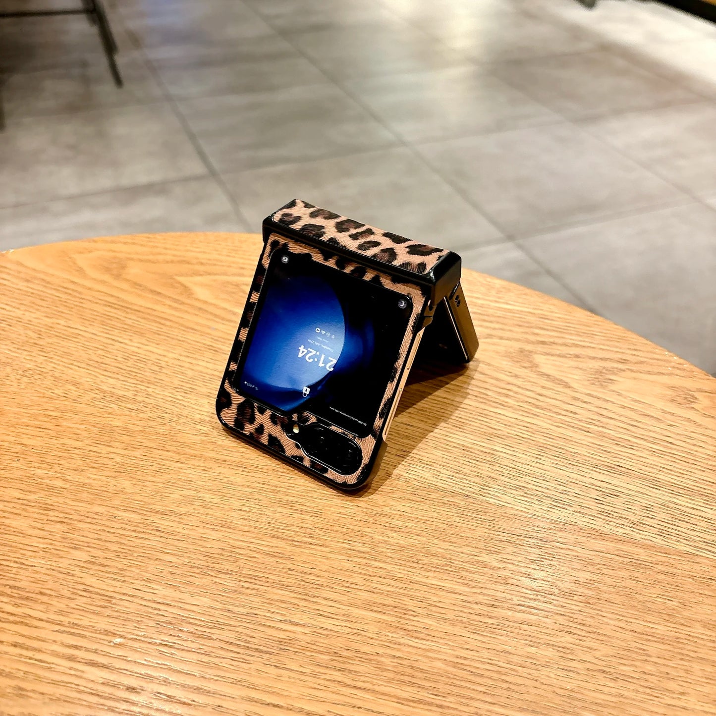 Luxury Leopard Grain Leather Folding Case for Samsung Galaxy Z Flip 3/4/5/6 – Stylish Protective Cover