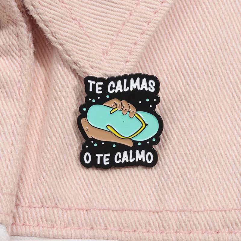 "Te Calmas O Te Calmas" Enamel Pin – Funny Spanish Mom Humor Brooch Lapel Badge Jewelry Gift for Women