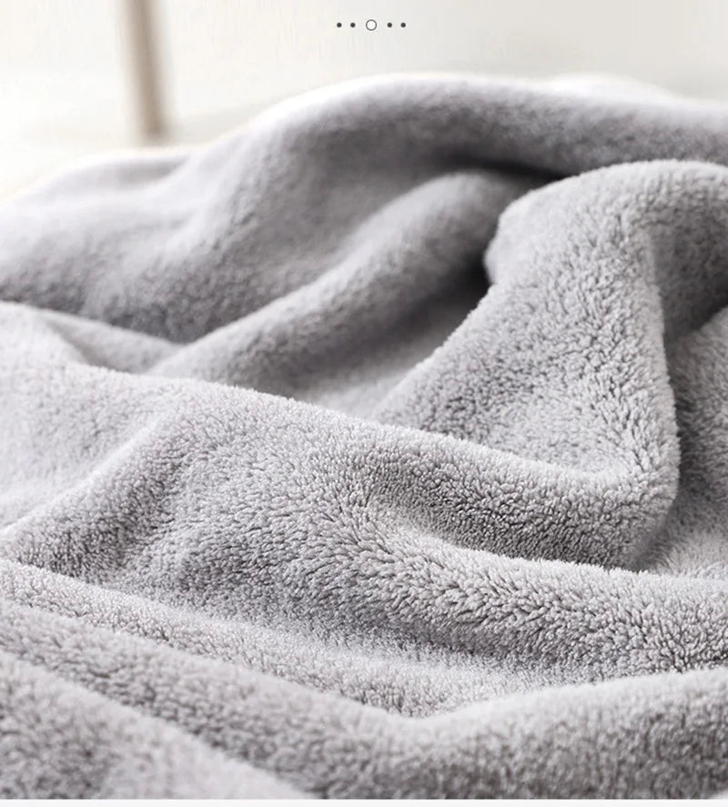 0-3 Years Unisex Baby Bathrobe – Flannel Hooded Cape, Cartoon Design, Newborn Shower Gift, Swaddling Bath Towel for Boys & Girls