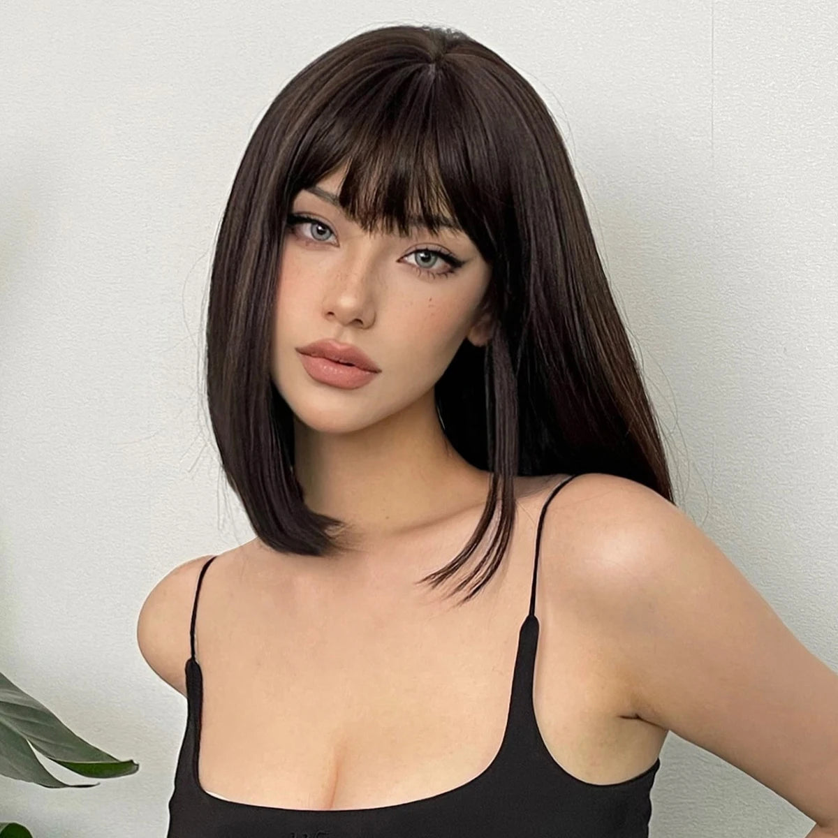 Short Black Brown Synthetic Natural Hair Wigs: Bob Straight Wig with Bangs, High Temperature for Daily Cosplay & Party