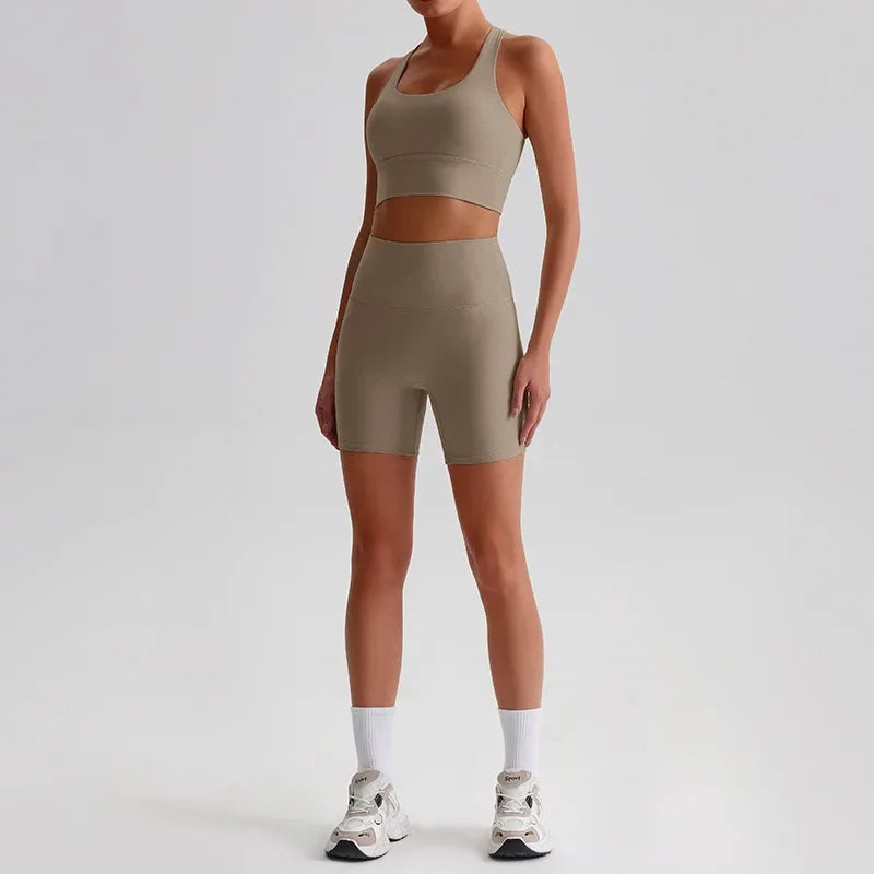 Women's Seamless Yoga Set — Quick-Dry Backless Bra & Booty-Lifting Shorts for Running, Gym & Fitness Workouts