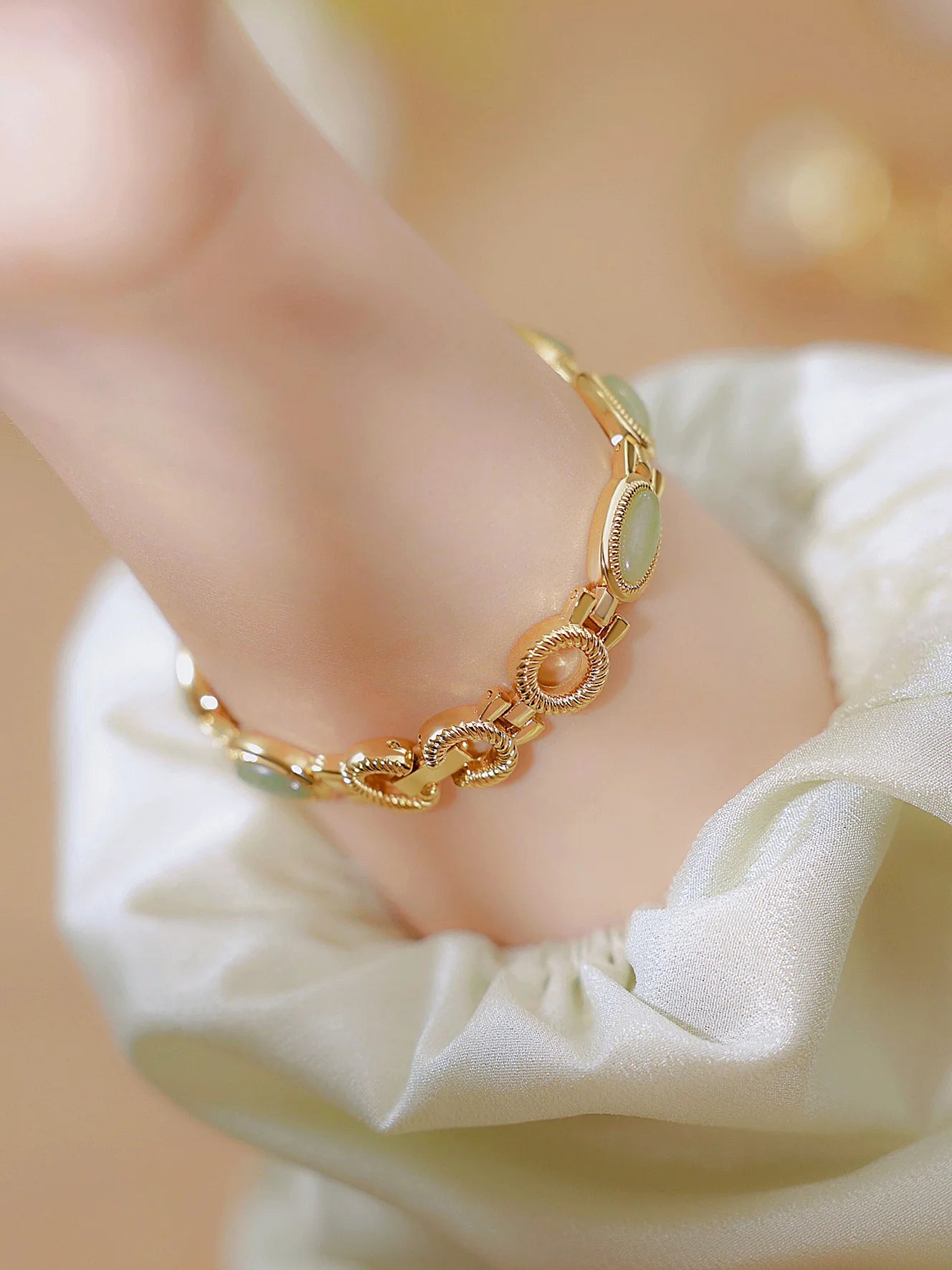 UTHAI Women's Luxury Watch – Retro Bracelet with Dongling Stone & Hotan Jade, Waterproof, Gift Chain Watch