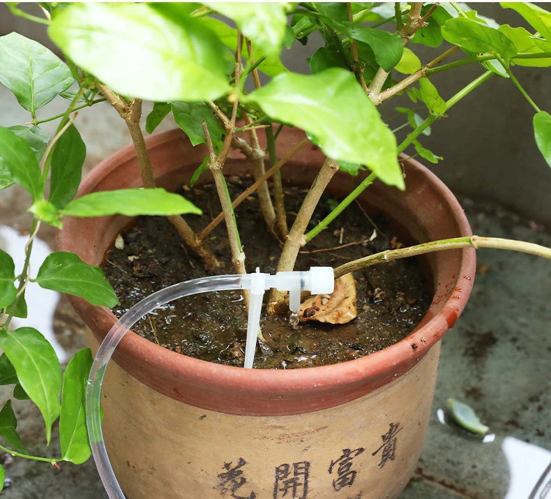 Garden Drip Irrigation Kit — Water-Saving Micro Dripper System with Regulating Valve and 4/7mm Hose for Potted Plants and Greenhouse