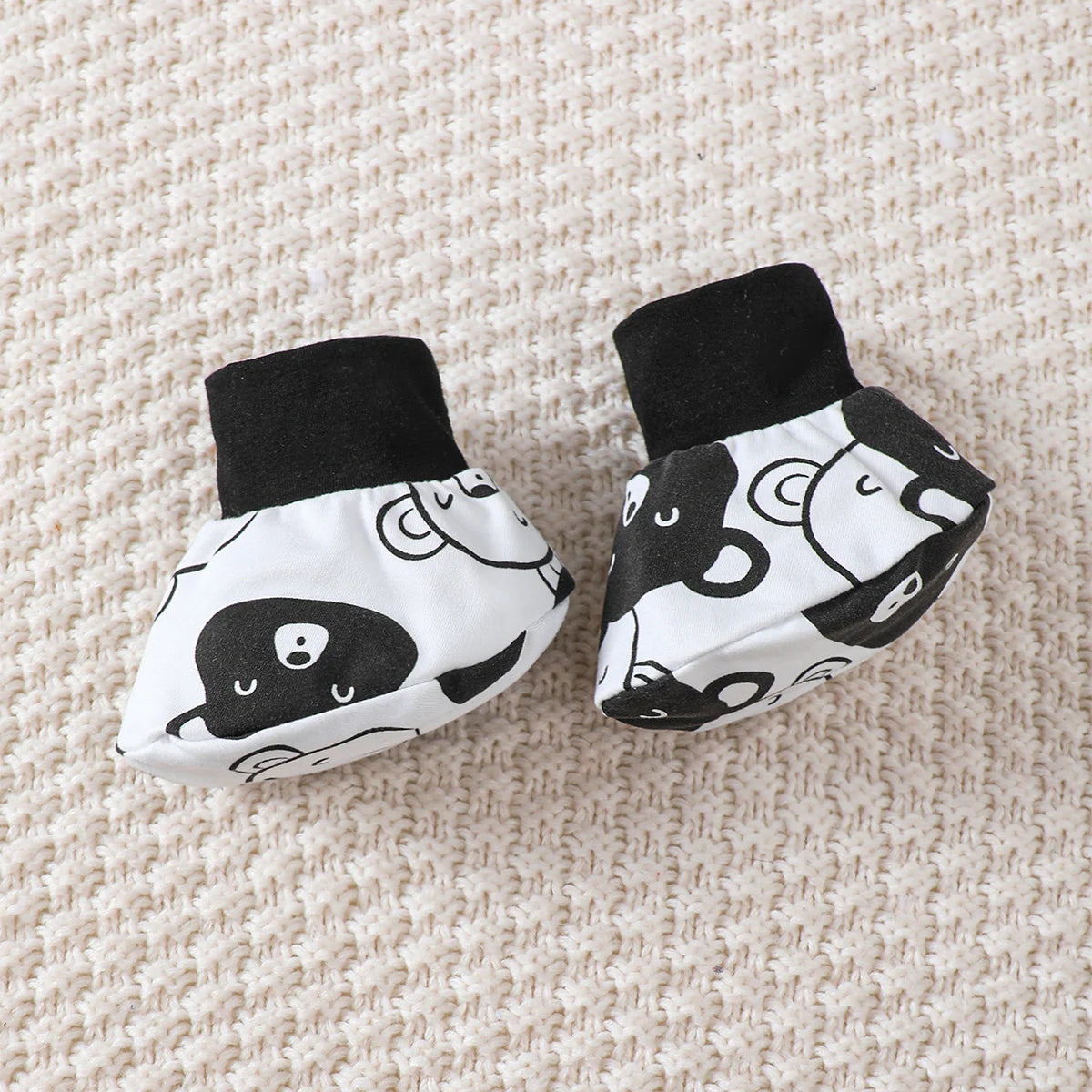 0-9 Months Baby Boy Set – Little Bear Long Sleeve Bodysuit, Pants, Hat & Socks for Spring & Autumn Newborns