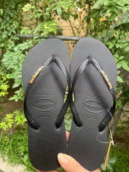 Summer 2025 Women’s Flip Flops – Fashionable Outdoor Beach Slippers for Travel