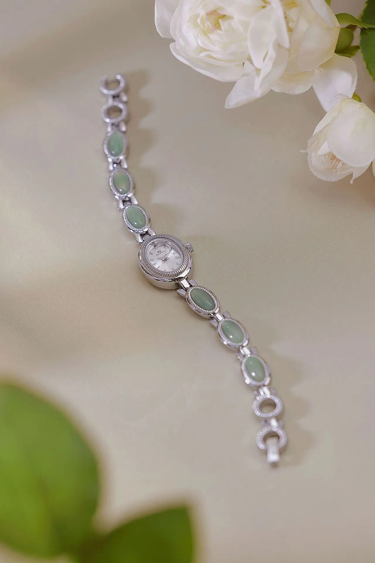 UTHAI Women's Luxury Watch – Retro Bracelet with Dongling Stone & Hotan Jade, Waterproof, Gift Chain Watch