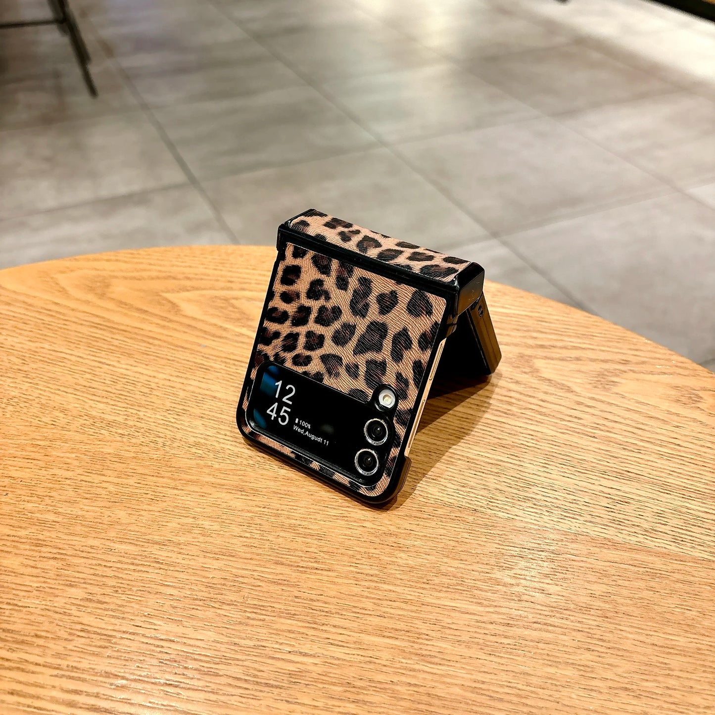 Luxury Leopard Grain Leather Folding Case for Samsung Galaxy Z Flip 3/4/5/6 – Stylish Protective Cover