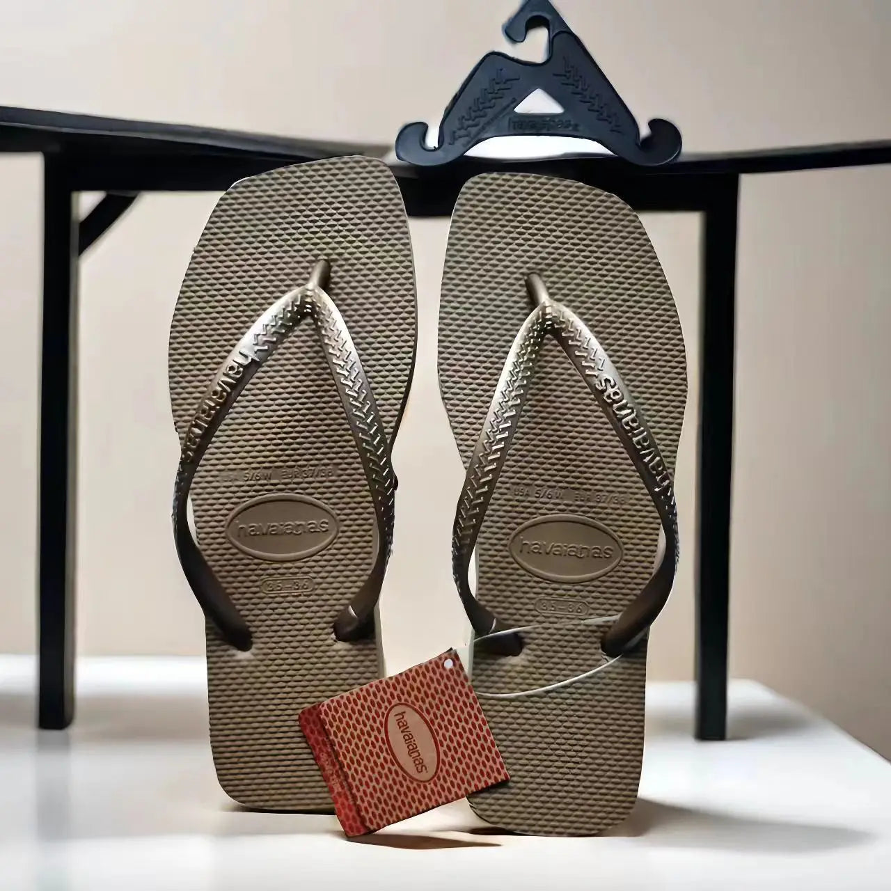 Summer 2025 Women’s Flip Flops – Fashionable Outdoor Beach Slippers for Travel