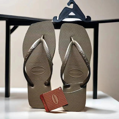 Summer 2025 Women’s Flip Flops – Fashionable Outdoor Beach Slippers for Travel