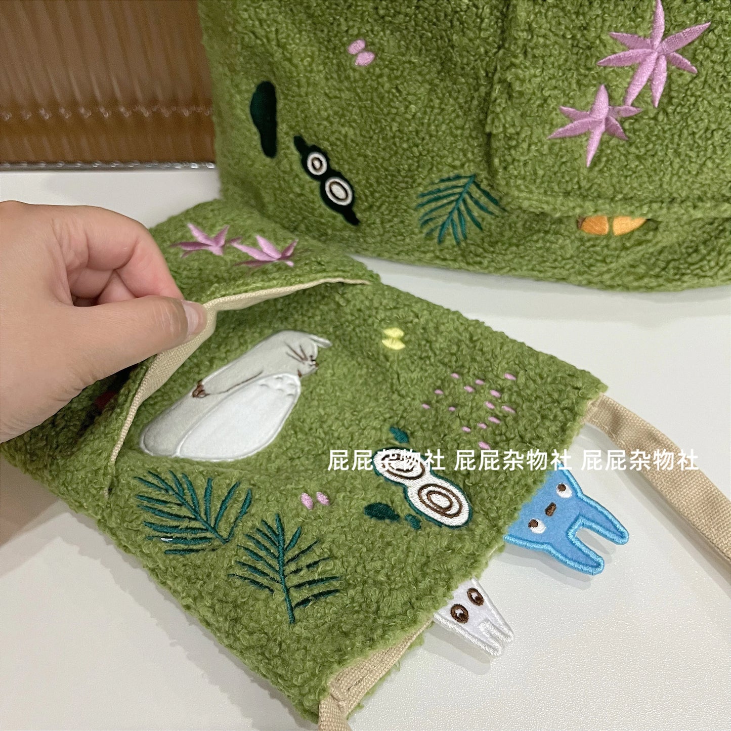 Cartoon Cat Embroidered Lamb Plush Handbag – Cute One-Shoulder Messenger Bag for Mobile Phone & Daily Use