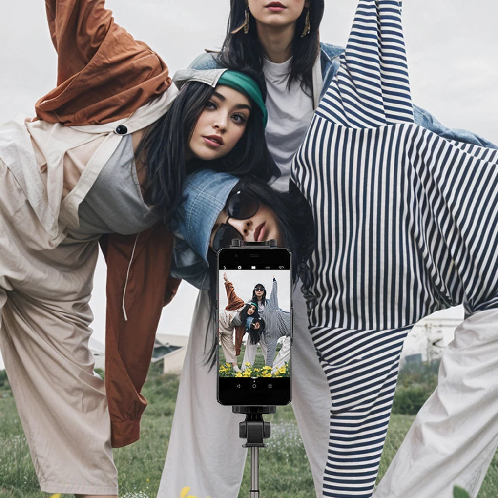 Magnetic Phone Vlog Selfie Monitor Screen – Rear Camera Selfie Display Compatible with iPhone & Android