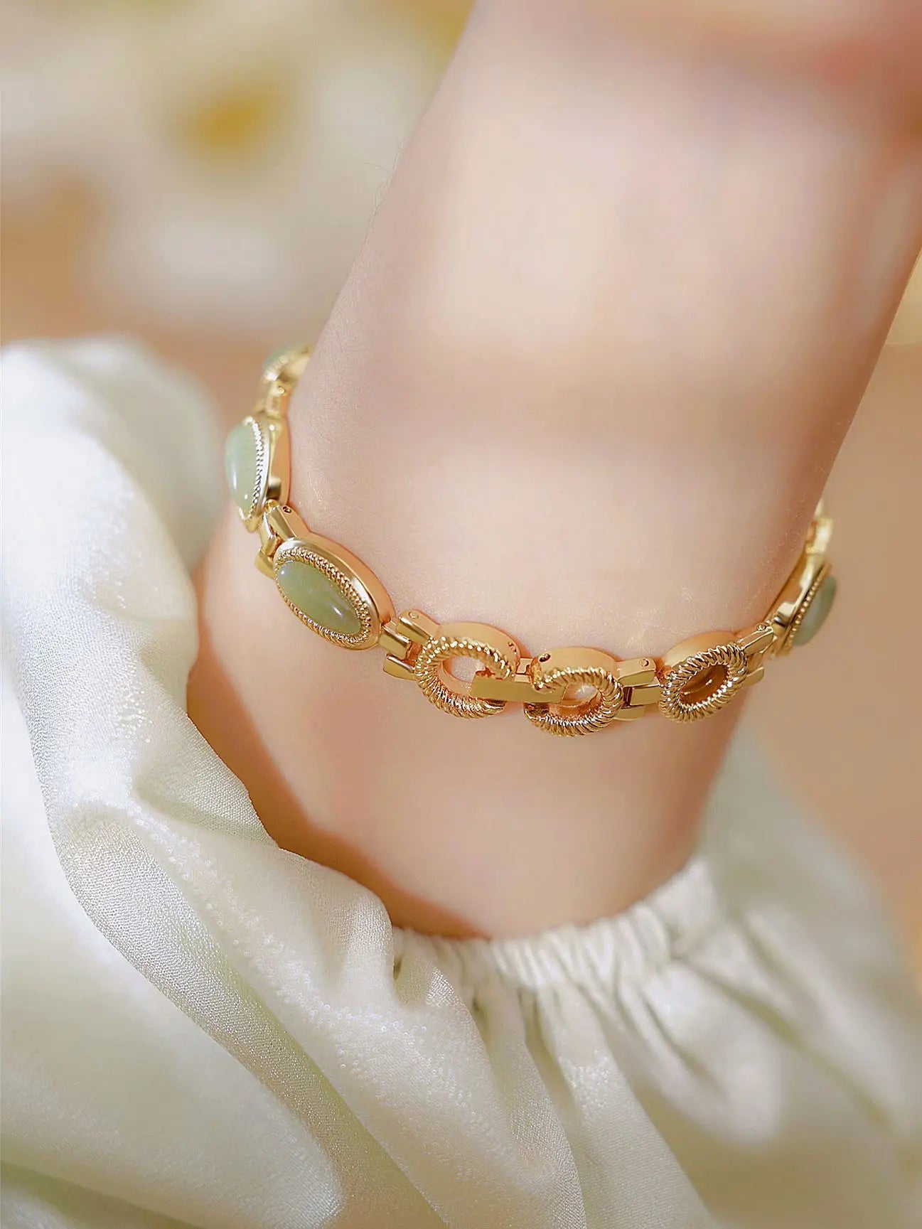 UTHAI Women's Luxury Watch – Retro Bracelet with Dongling Stone & Hotan Jade, Waterproof, Gift Chain Watch