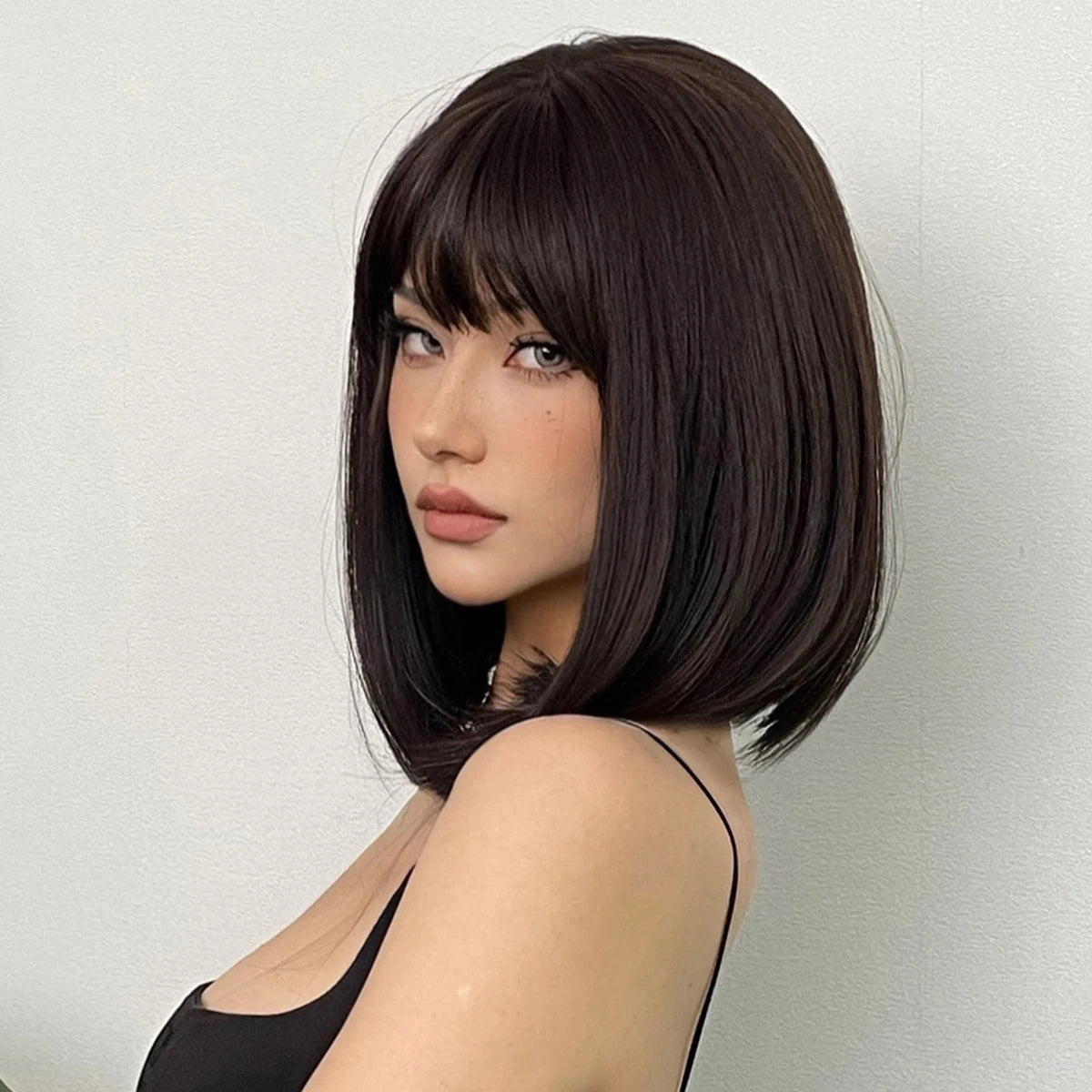 Short Black Brown Synthetic Natural Hair Wigs: Bob Straight Wig with Bangs, High Temperature for Daily Cosplay & Party